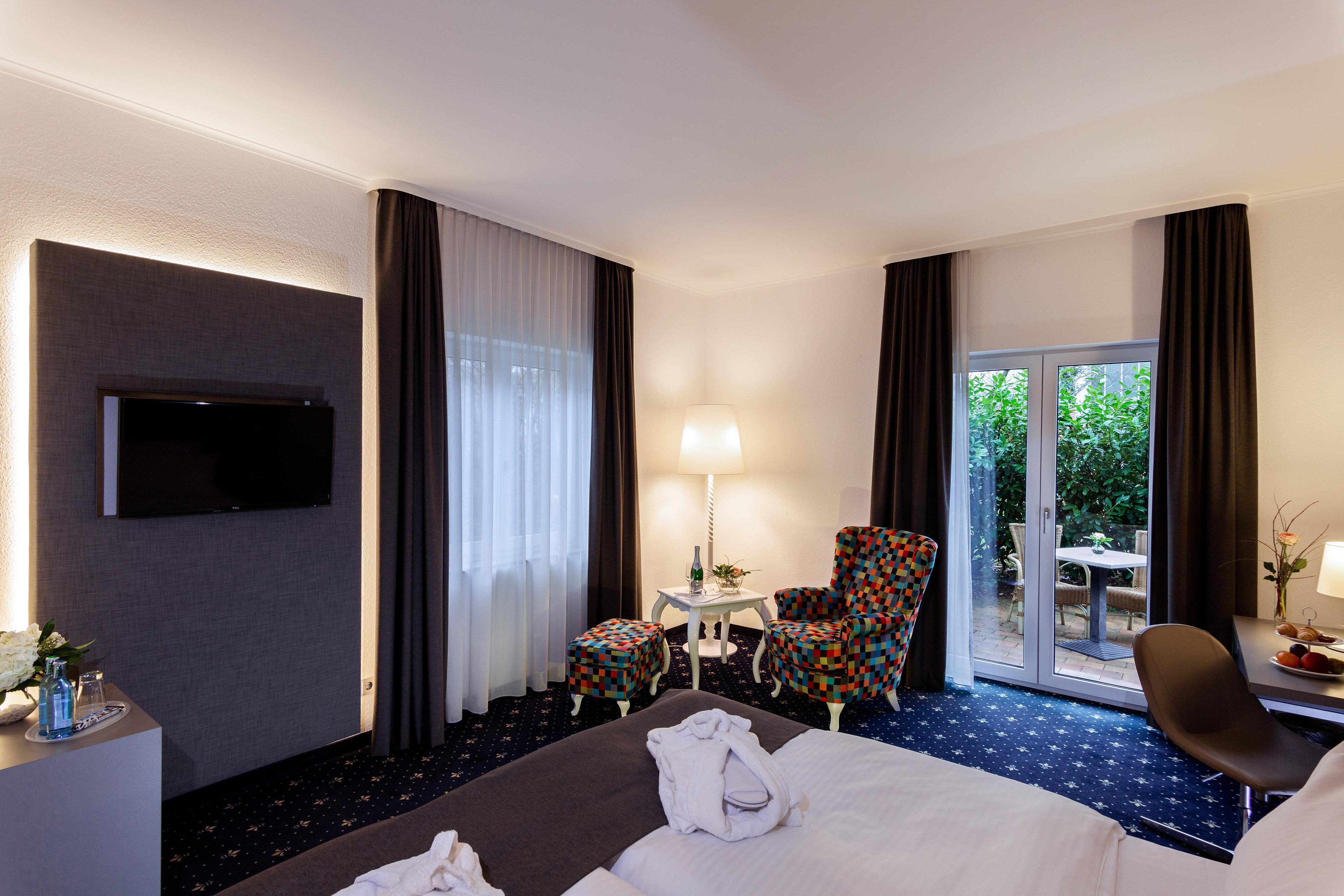 - South, An Ihg Hotel 4*
