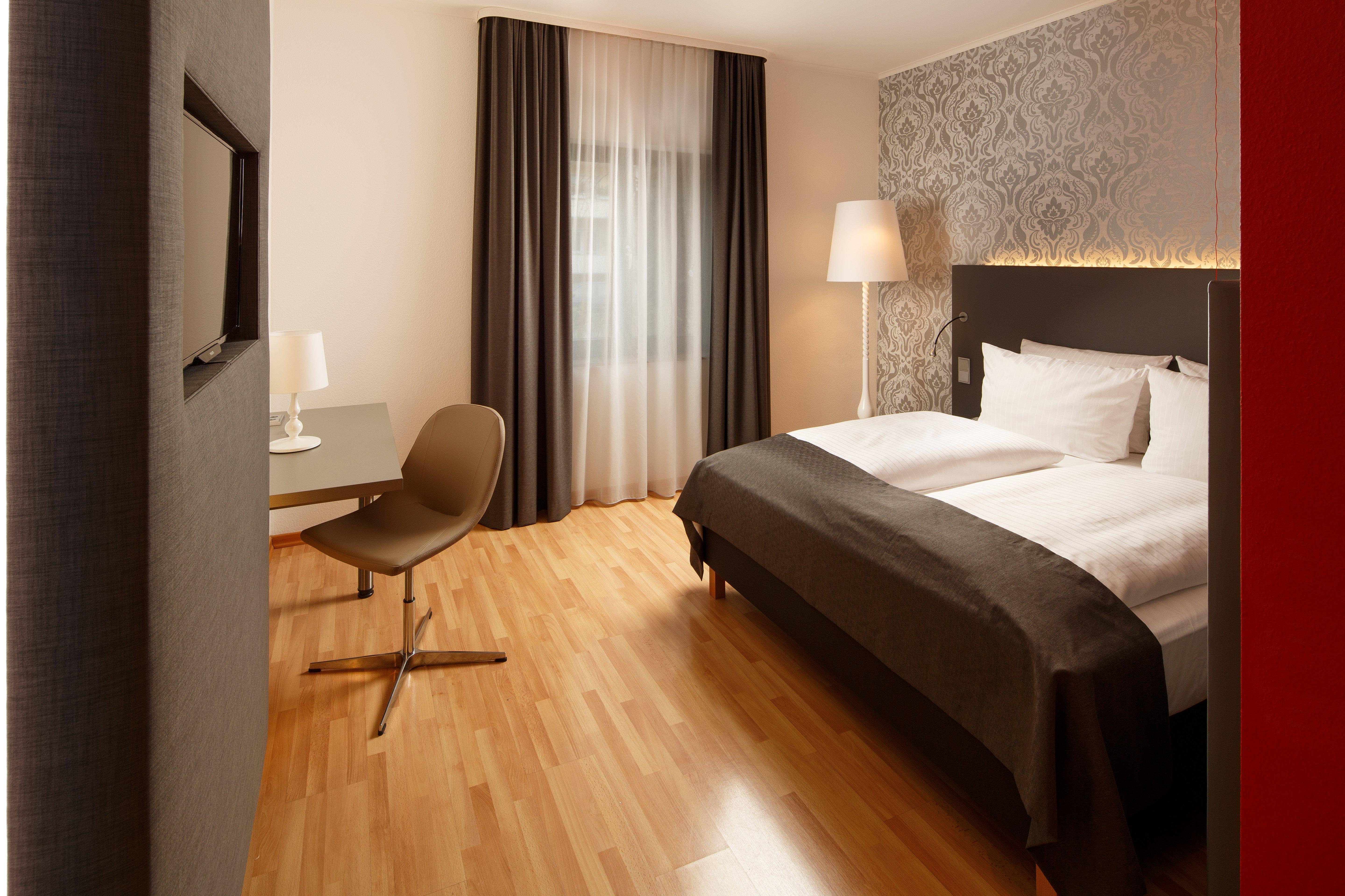 - South, An Ihg Dresden
