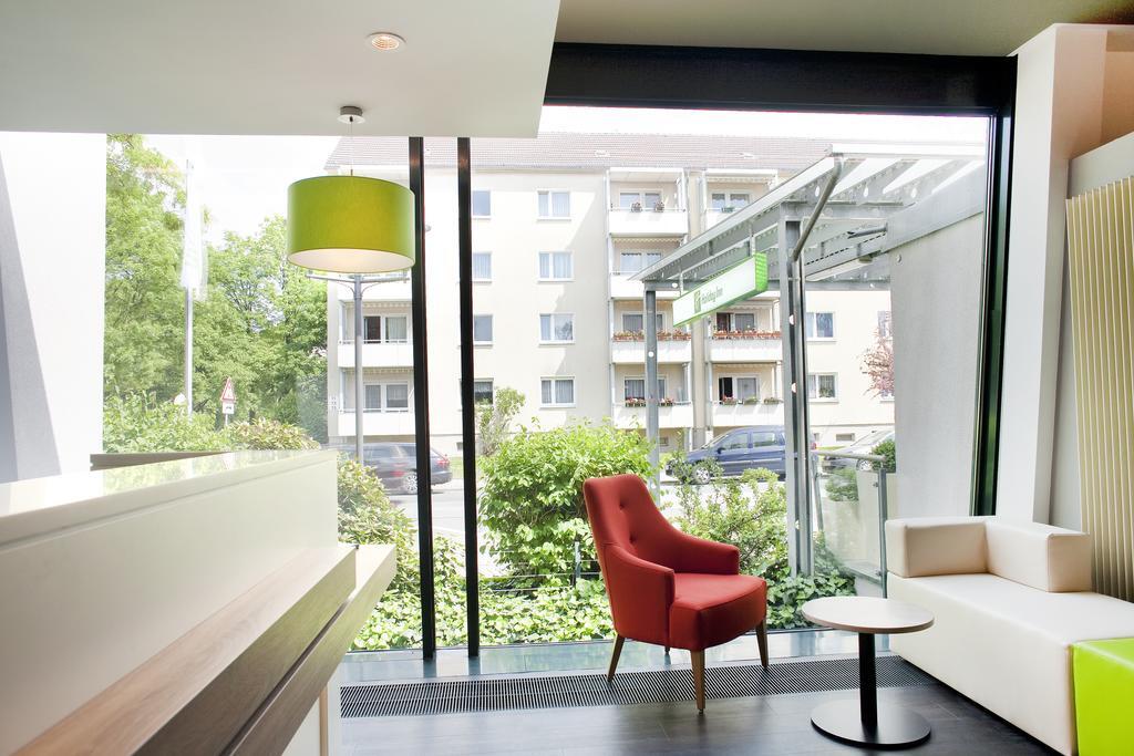 - South, An Ihg Hotel 4*